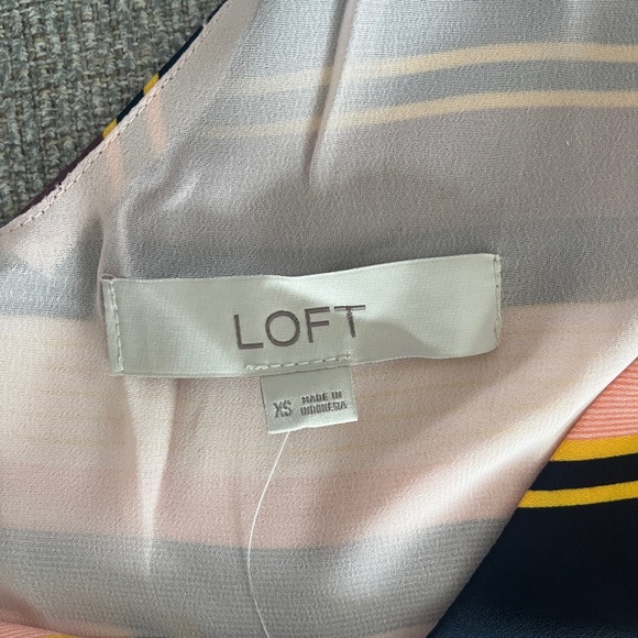 🆕 Loft 🪷 XS V neck lined Tank top - Picture 4 of 5